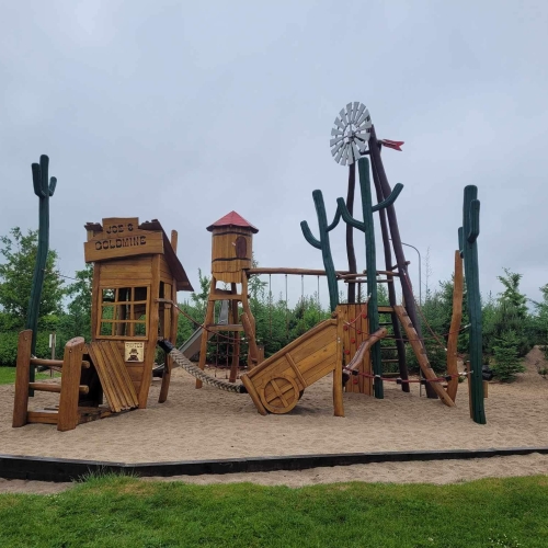 Entreprenør til etablering af legeplads