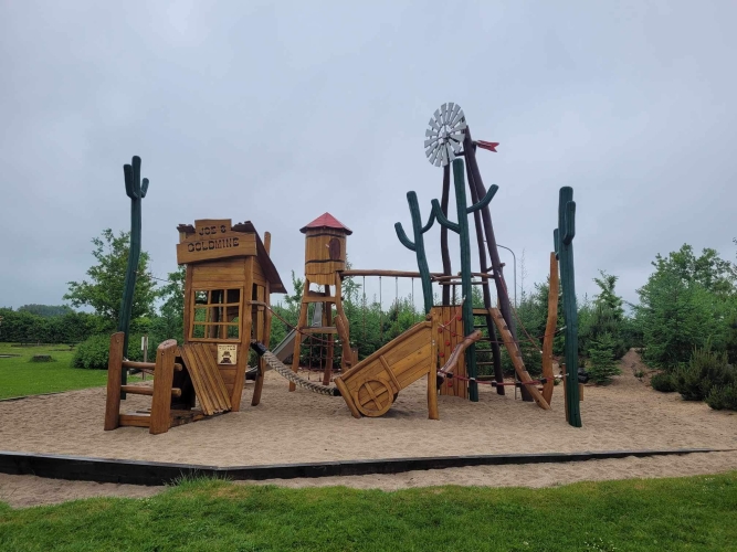 Entreprenør til etablering af legeplads