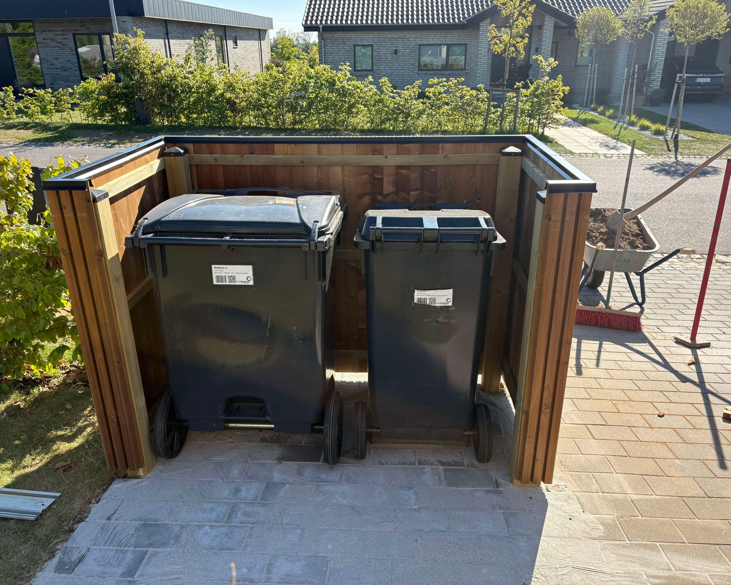 Entreprenør til at lave skraldespandsskjuler