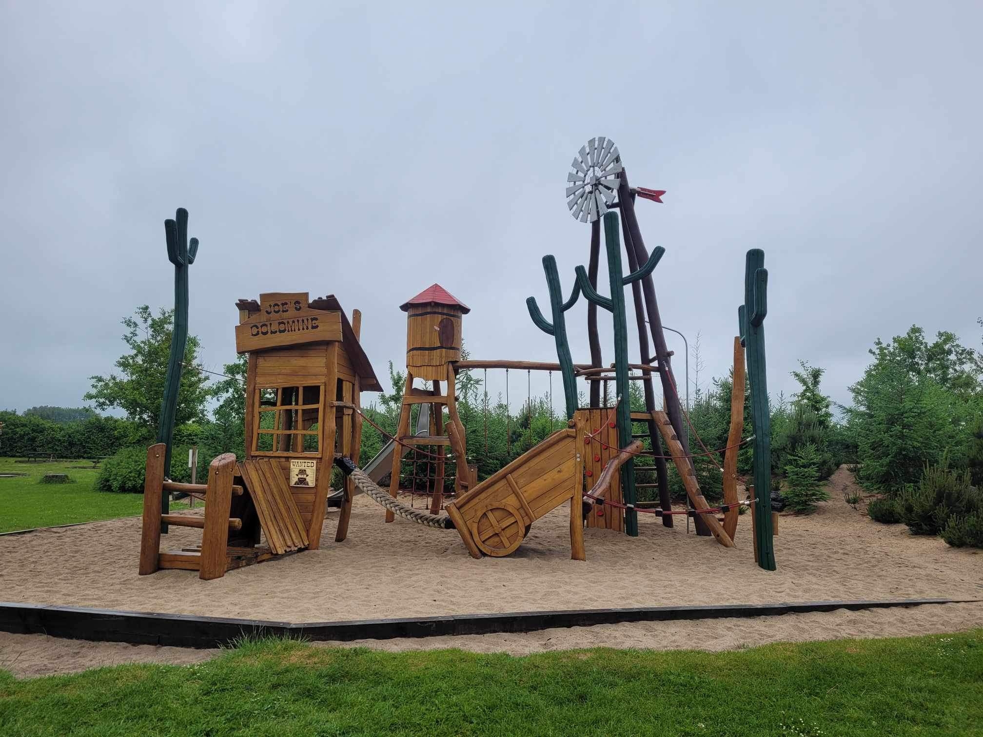 Entreprenør til etablering af legeplads