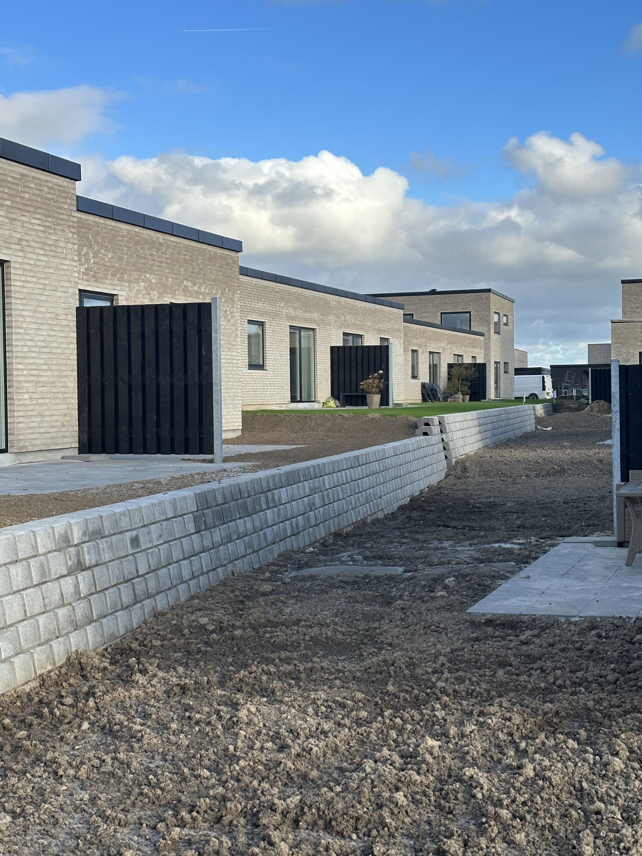 Opbygning af støttemur 